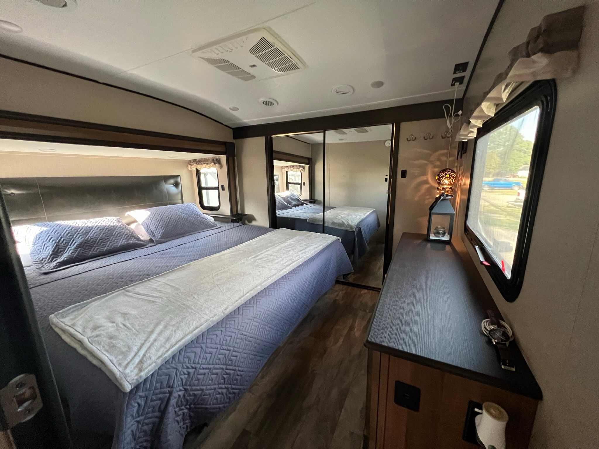 Cozy Camper On Lake