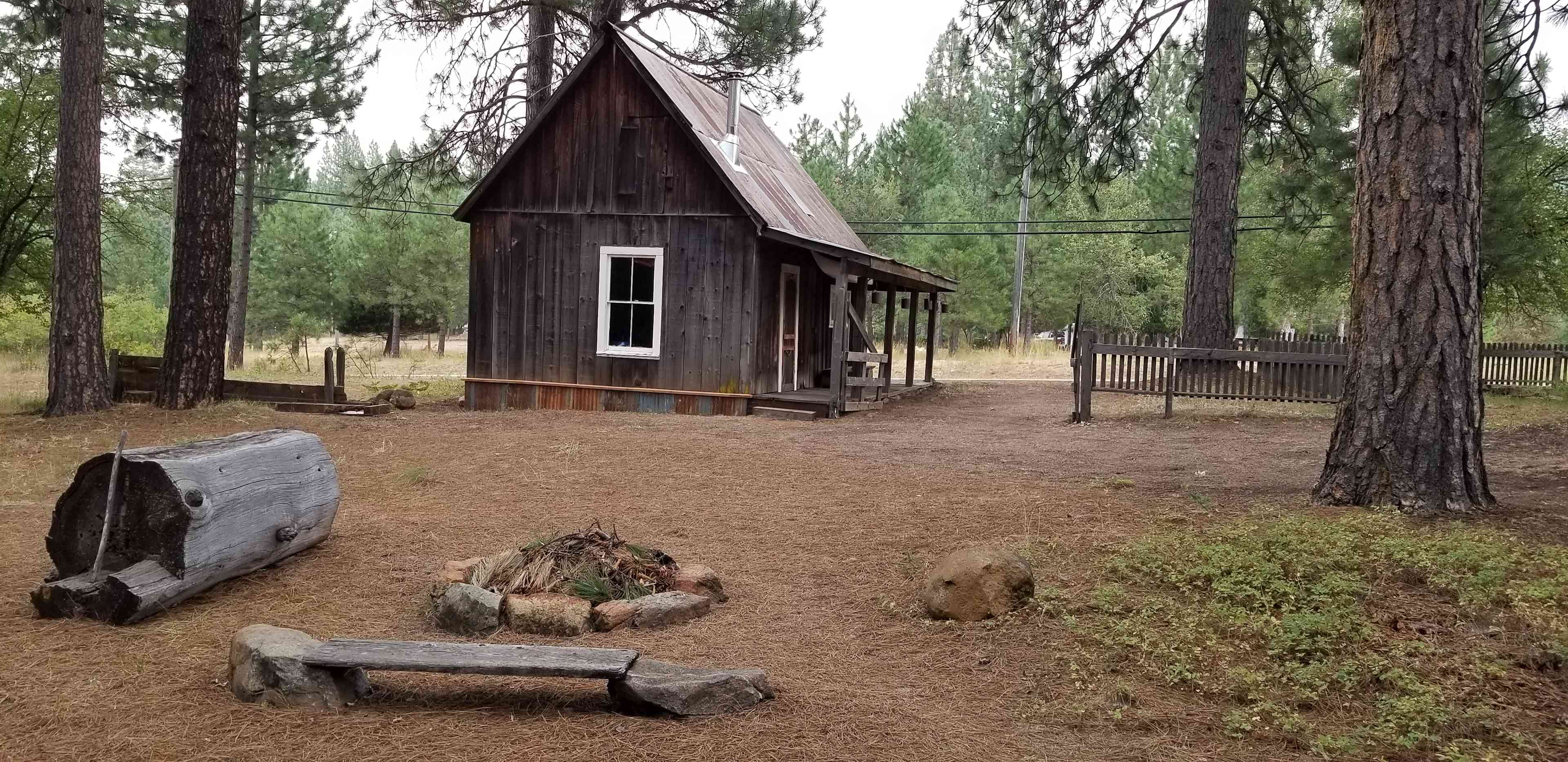 Lost Sierra Cabin & Camp Escape