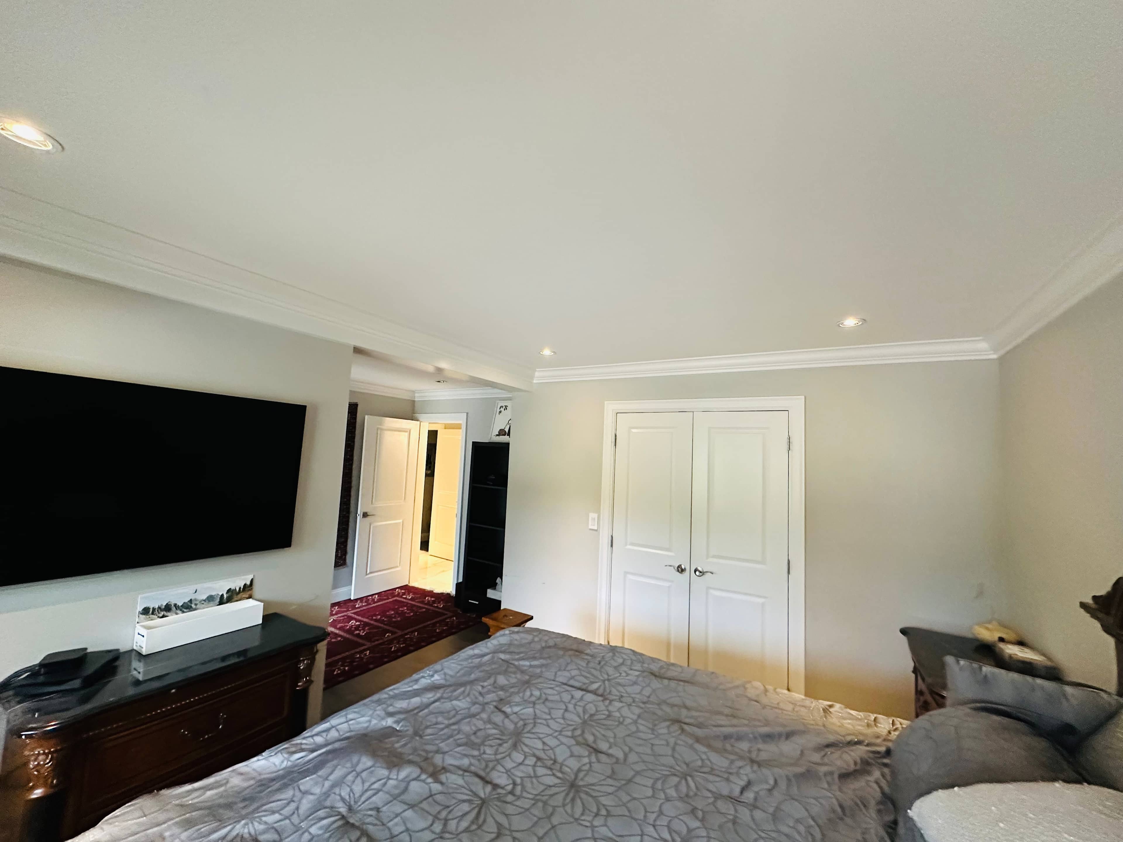 Room 1 : King Bed 
Room 2 : Double Bed 