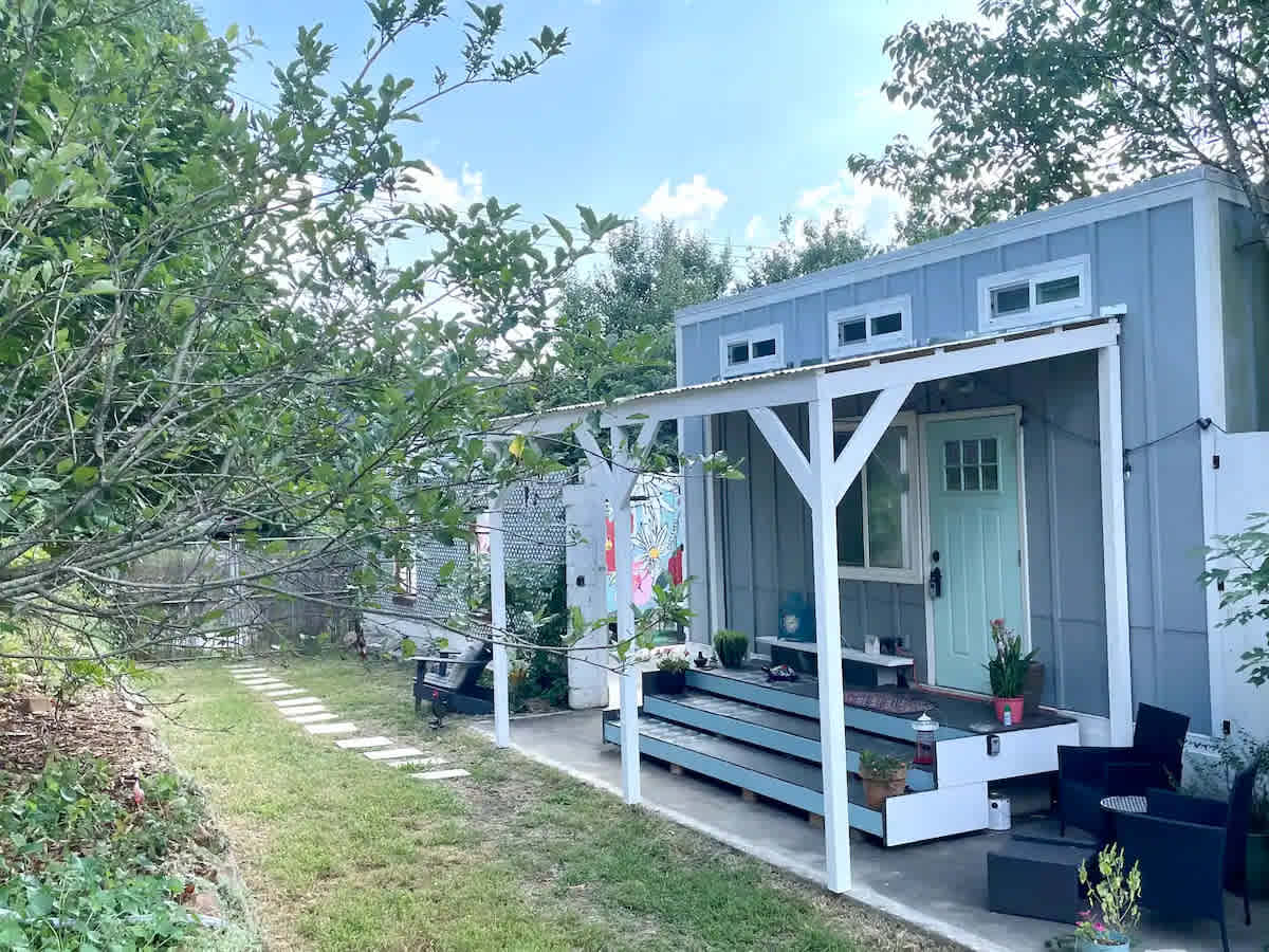 Tiny House Urban Farm Stay
