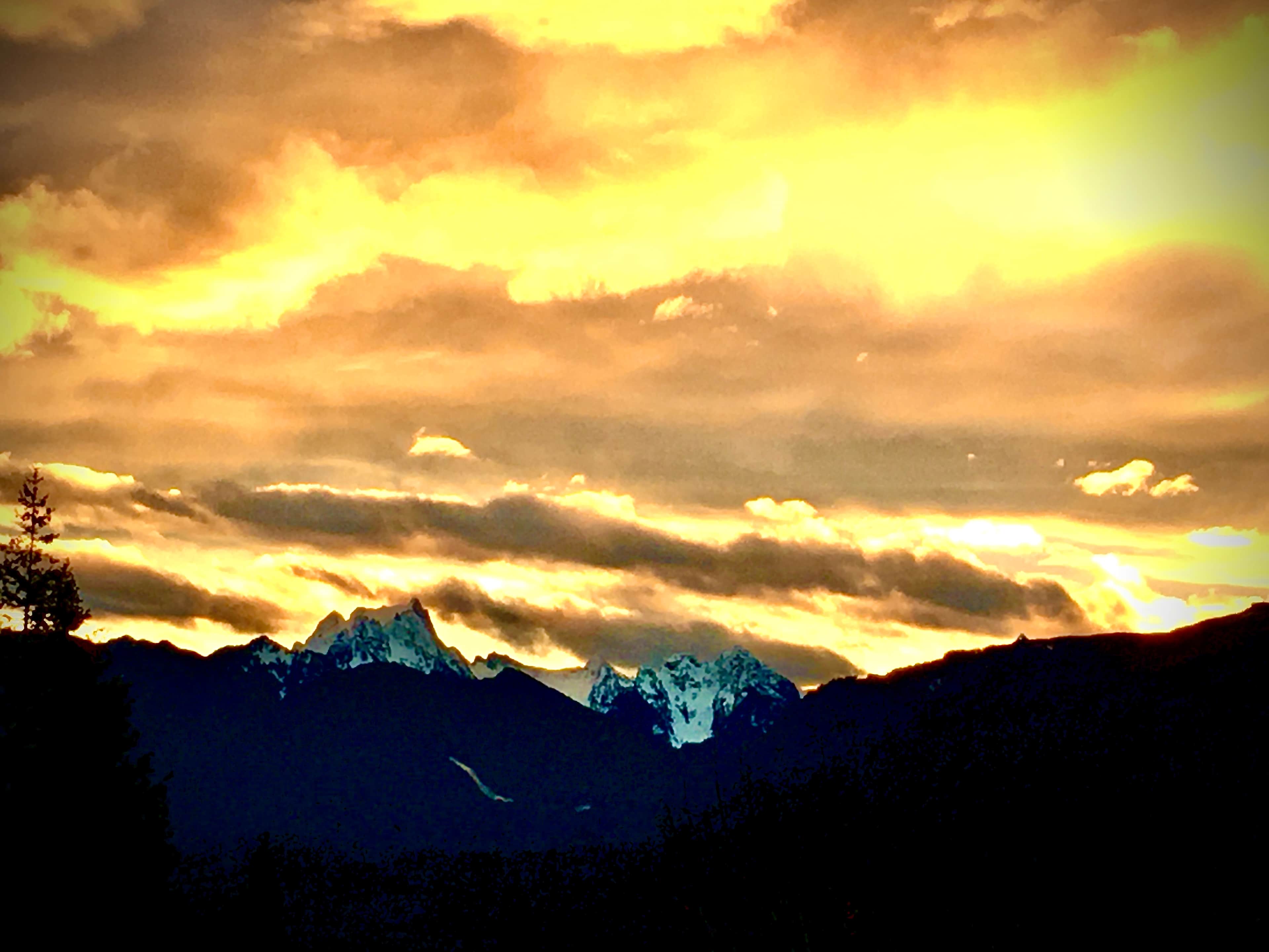 Early morning sunrises can be spectacular from east facing view window. 