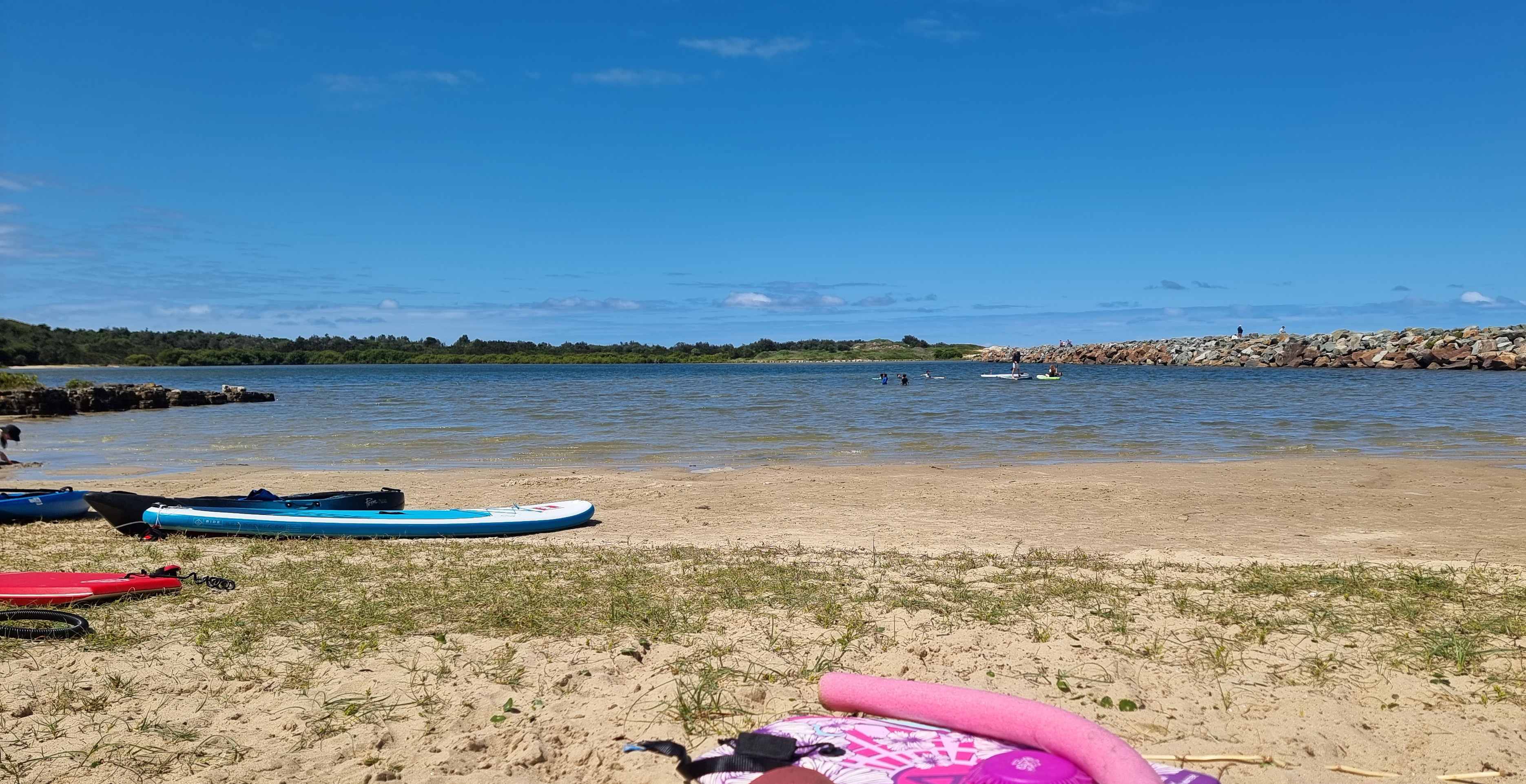 Local coast, beaches, lagoon, pubs and shops just a few minutes walk away. 