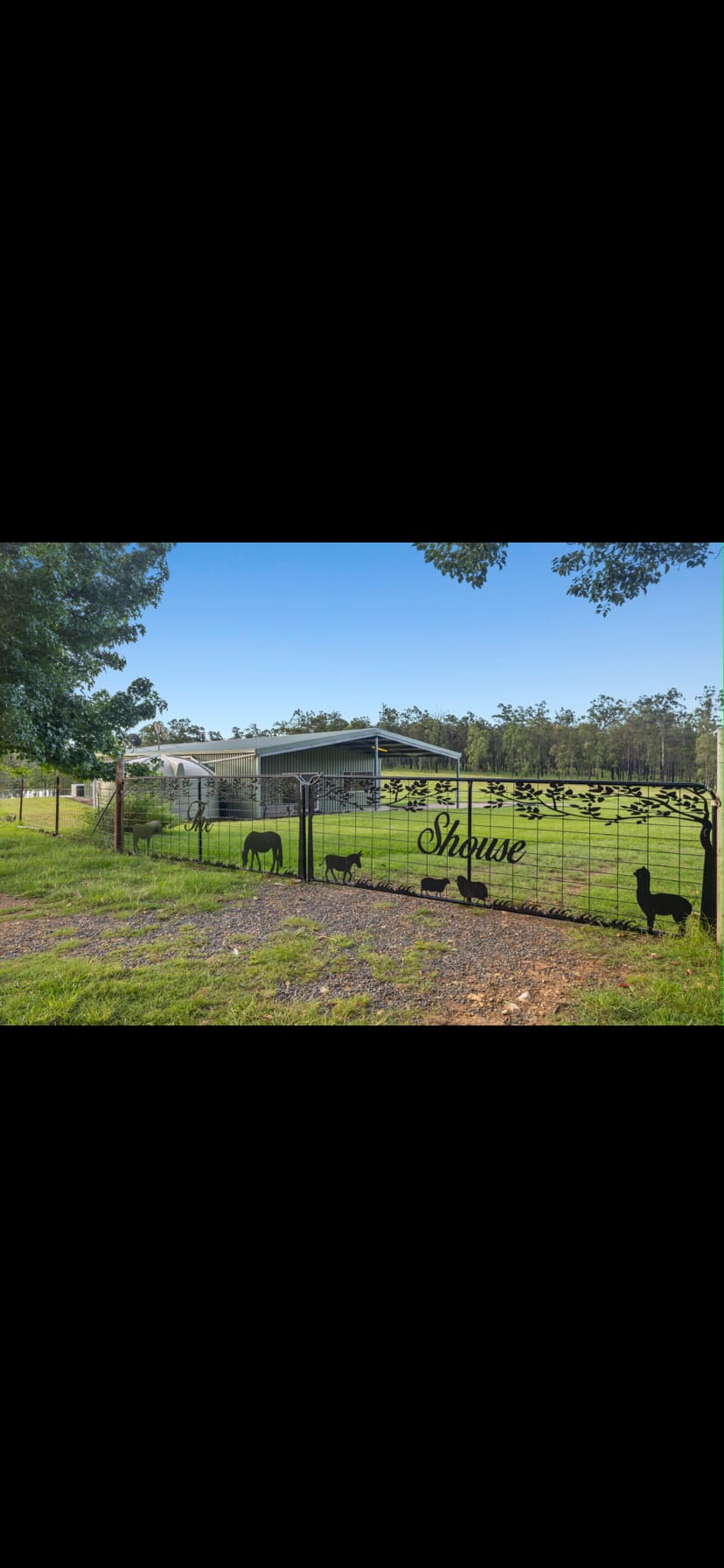 All Up Speckle Park Farm Stay.