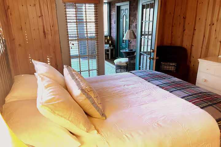 Cozy Lux Mountain Cabin