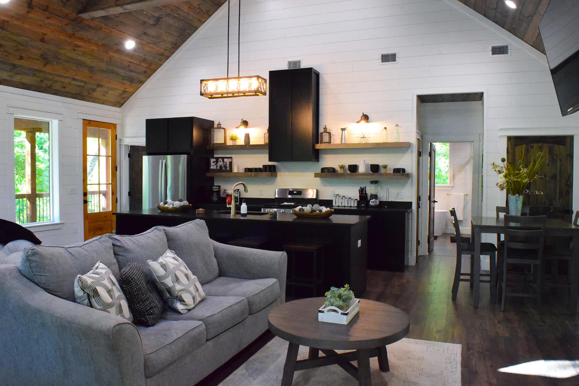 Cozy Creek Cabin