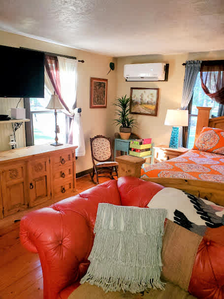 Cozy Cabin in Da Piney Woods!