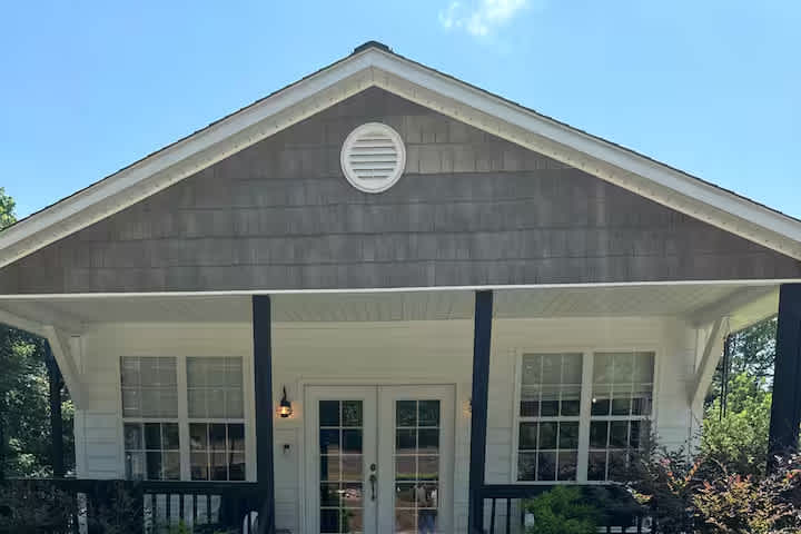 Quaint and Cozy Country Home