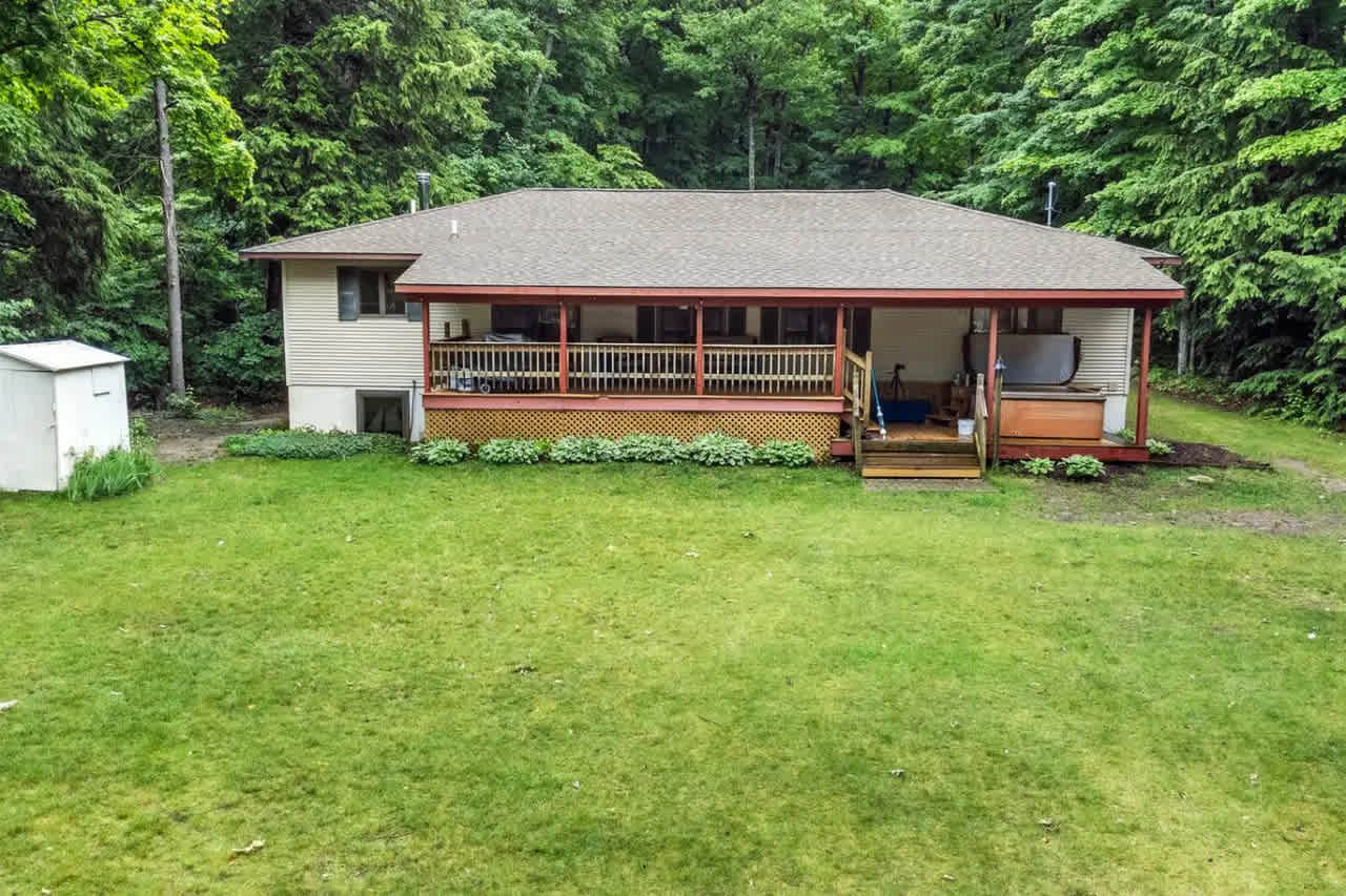 Lakeside Getaway On Dixon Lake