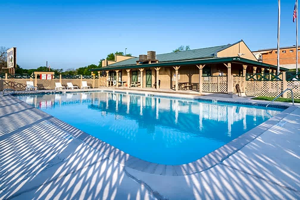 Pioneer River Resort