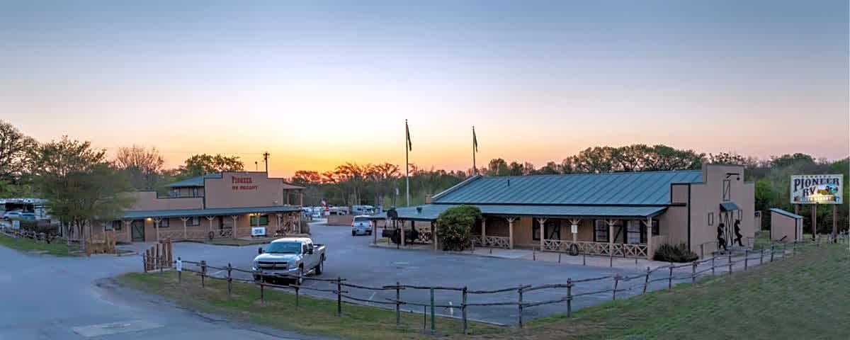 Pioneer River Resort