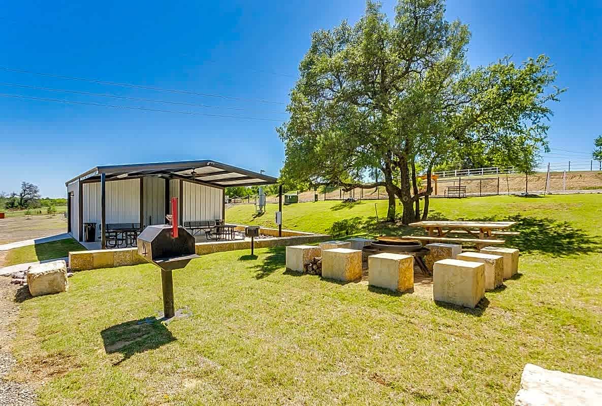 Lonestar 23 RV & Storage
