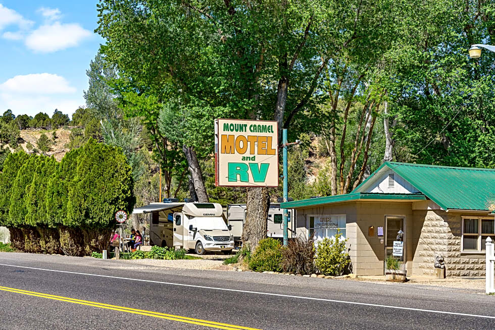 Mount Carmel Motel & RV Park