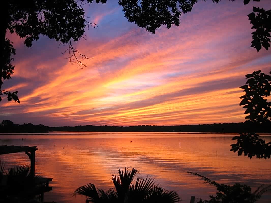 Crockett Lakefront RV Resort & Marina