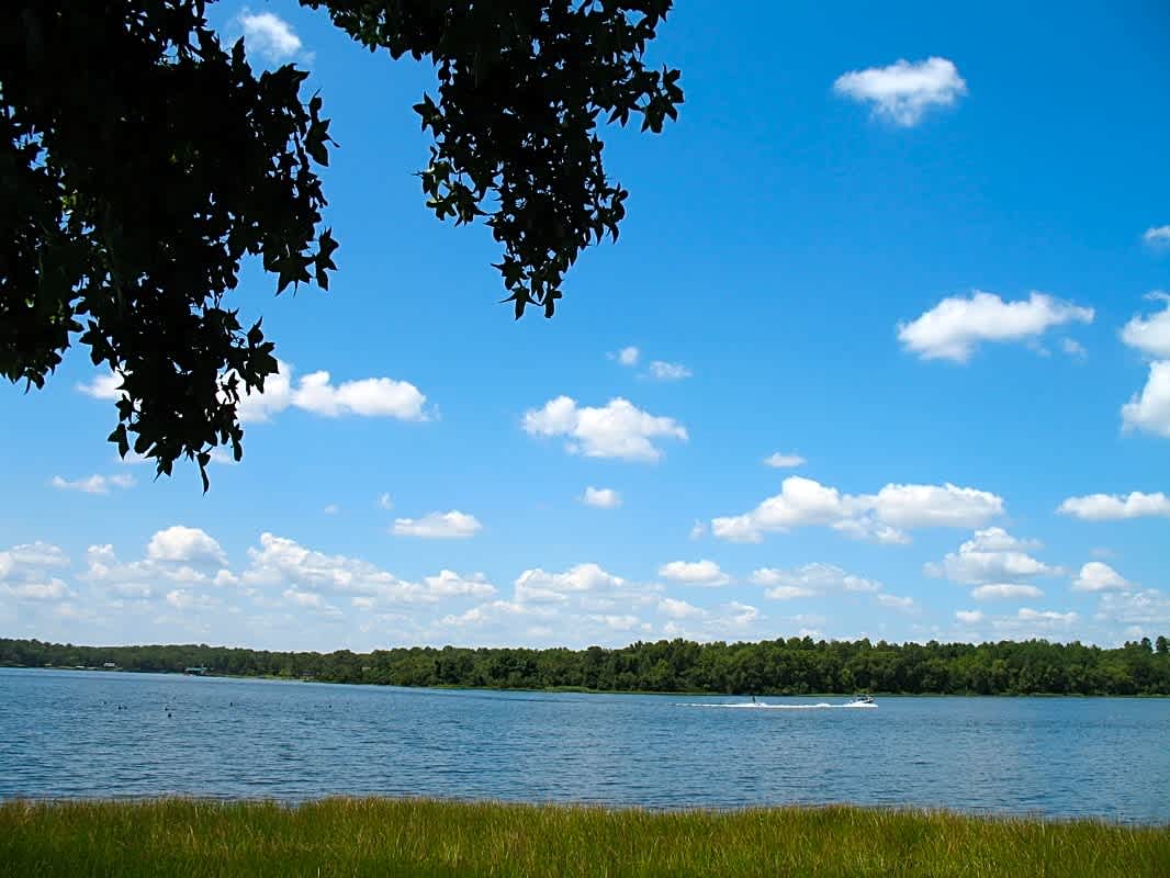 Crockett Lakefront RV Resort & Marina