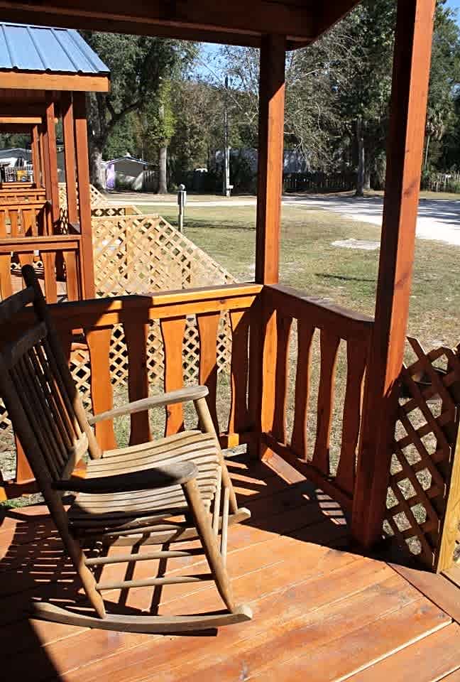 Ellie Ray's RV Resort & Lounge