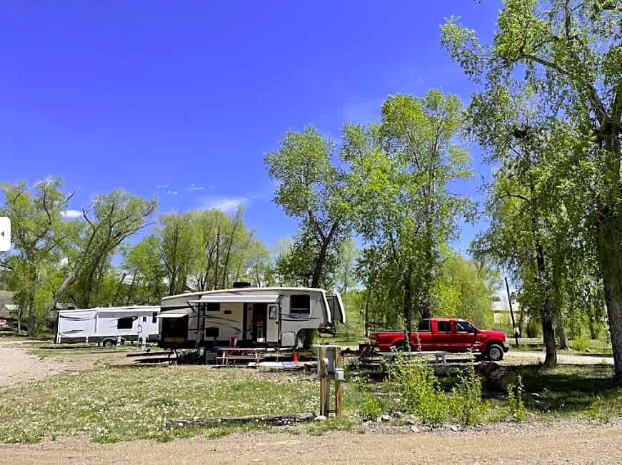 Down Home Lodge & Family RV Resort