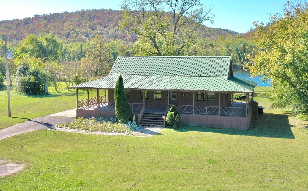 Hell Creek Cabin On The White River