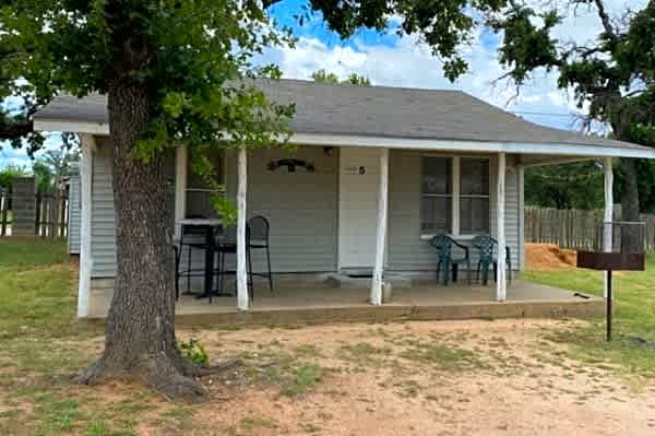 1B Open Plan Cabin