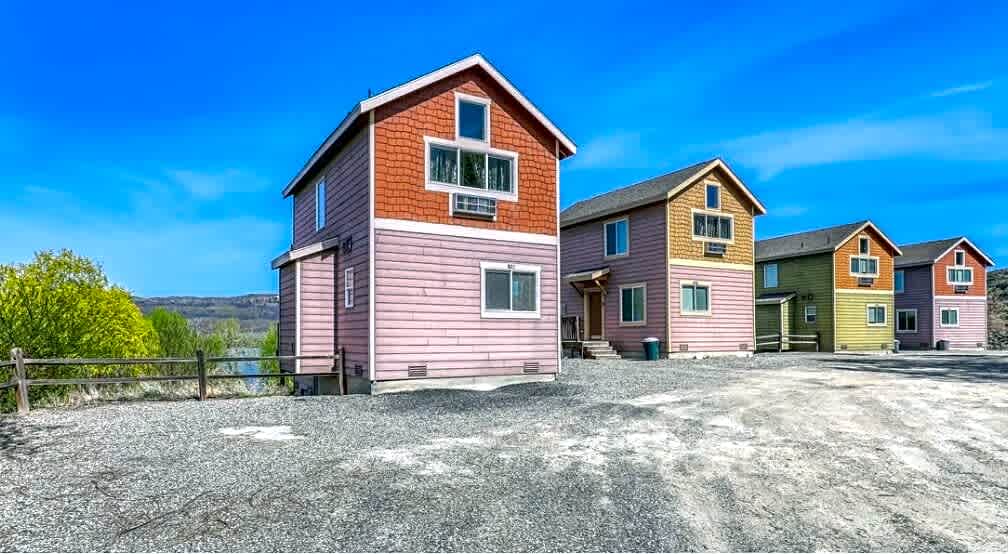 1 Bedroom (pets allowed, sleeps 4)