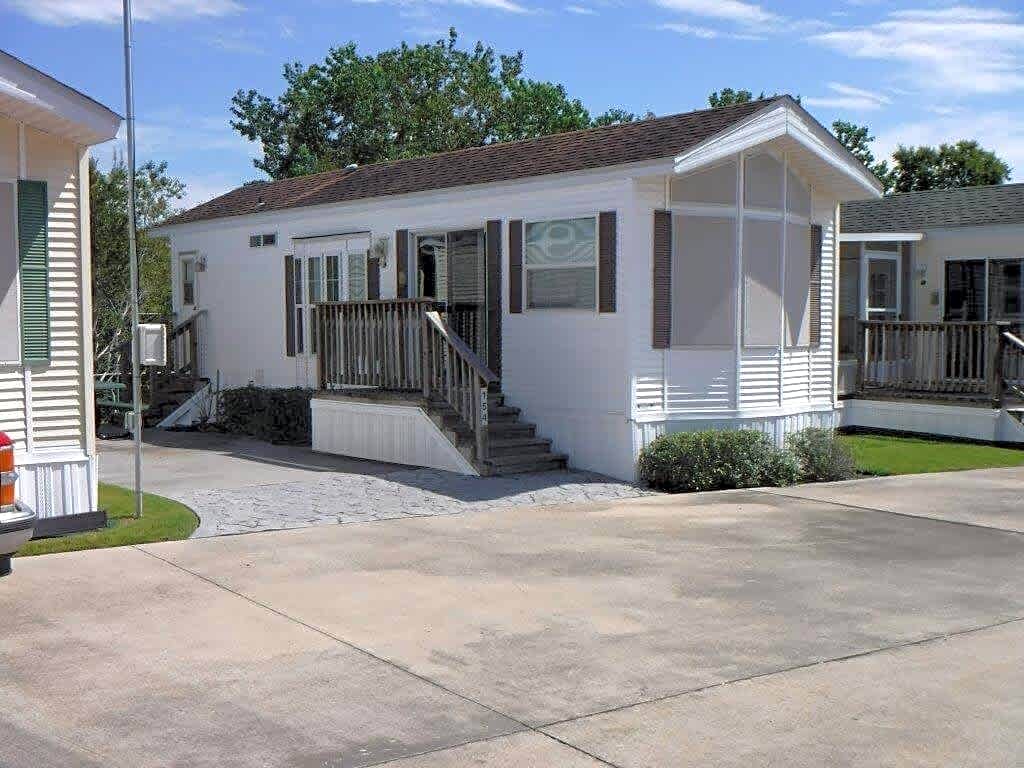 1 BEDROOM PARK MODEL