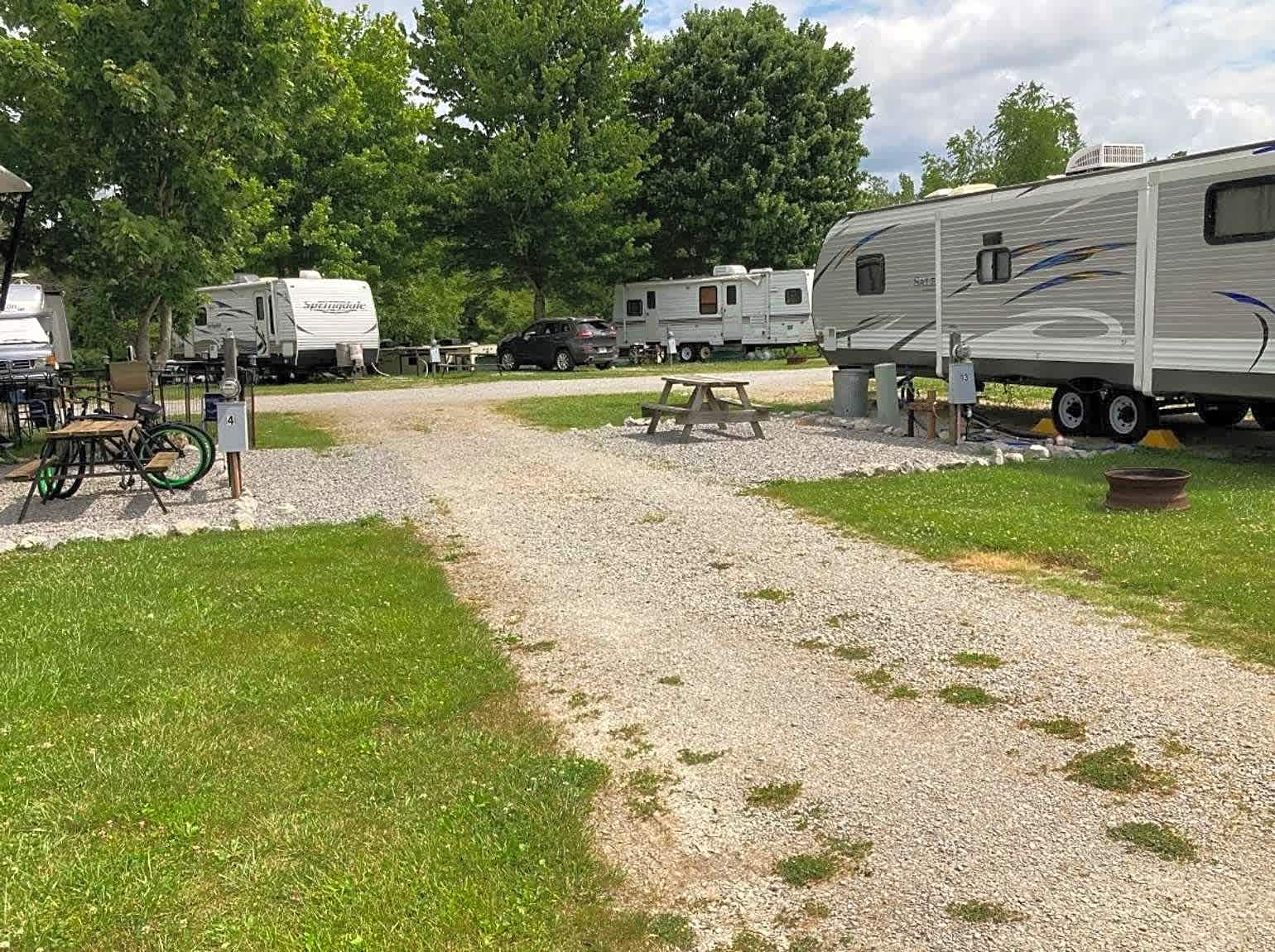 Pull-Through 30/50 Amp Full Hookup RV Site
