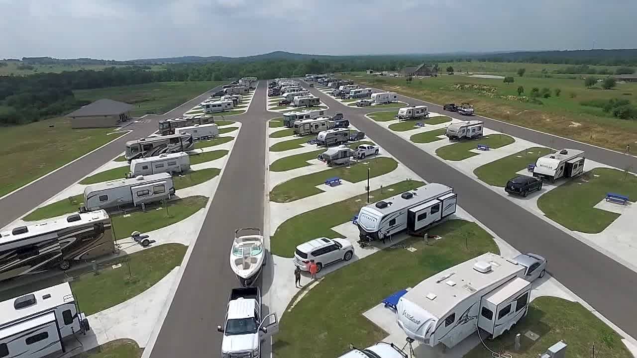 Full Hook Up RV Sites (30/50 Amp)