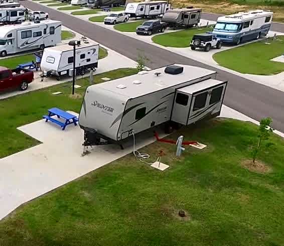 Full Hook Up RV Sites (30/50 Amp)