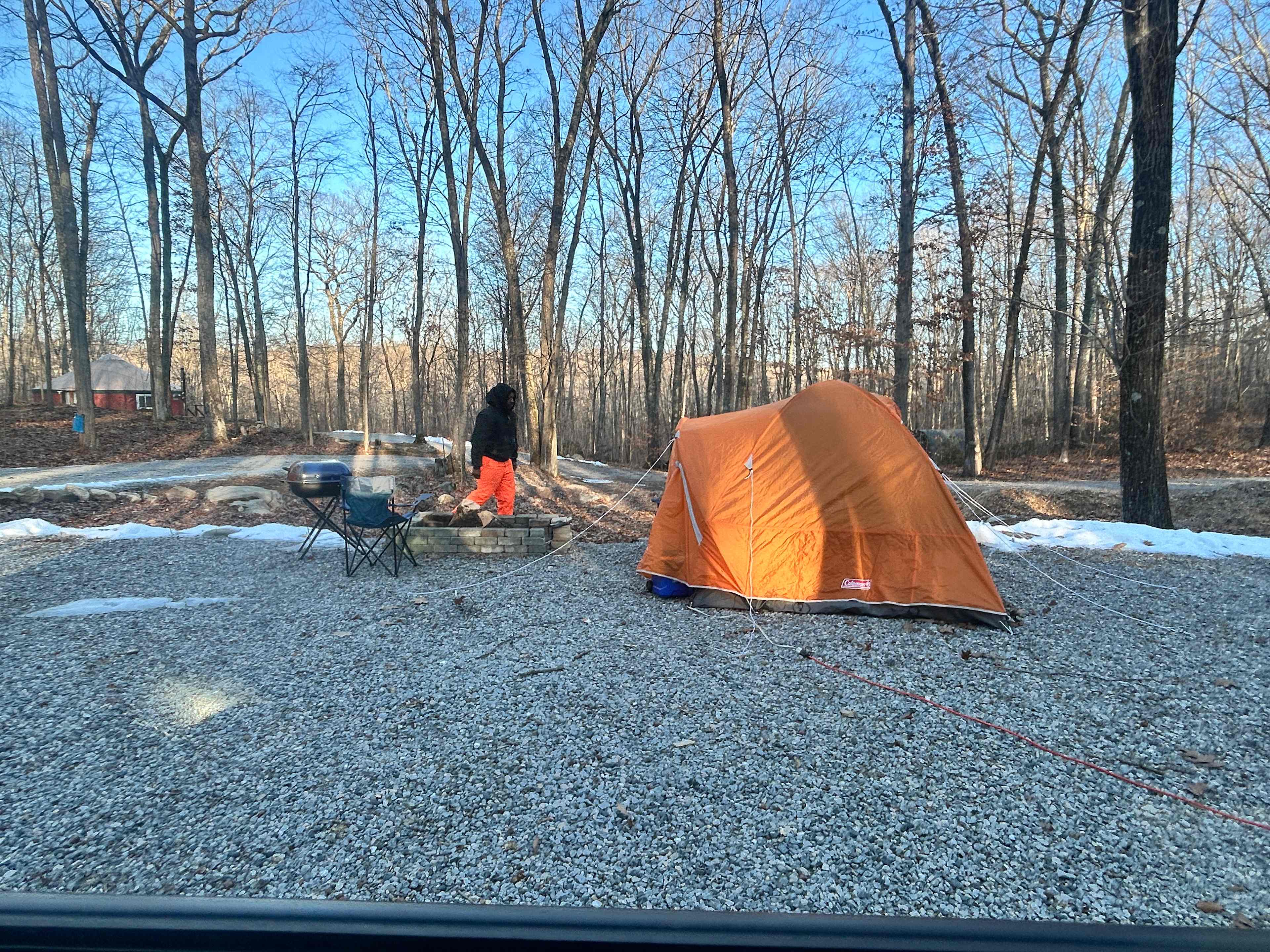 Tent & fire pit 