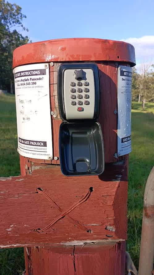 Front gate keysafe