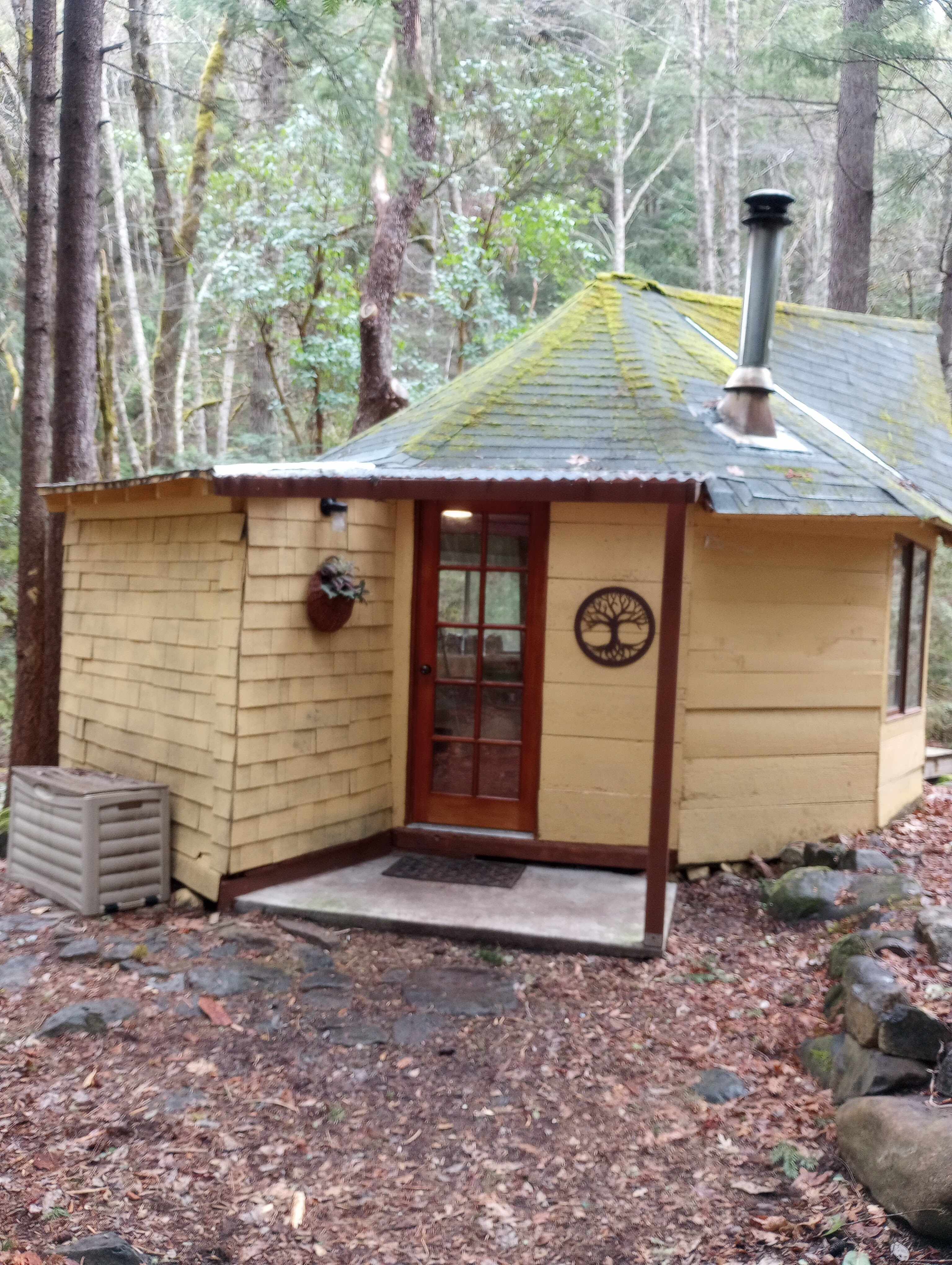 Creekside Cabin in Williams, OR