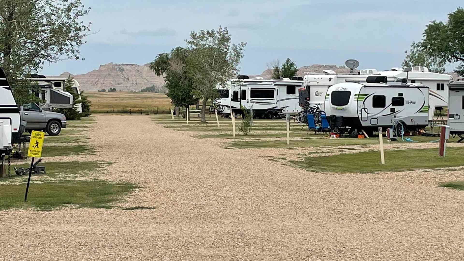 Badlands Hotel & Campground