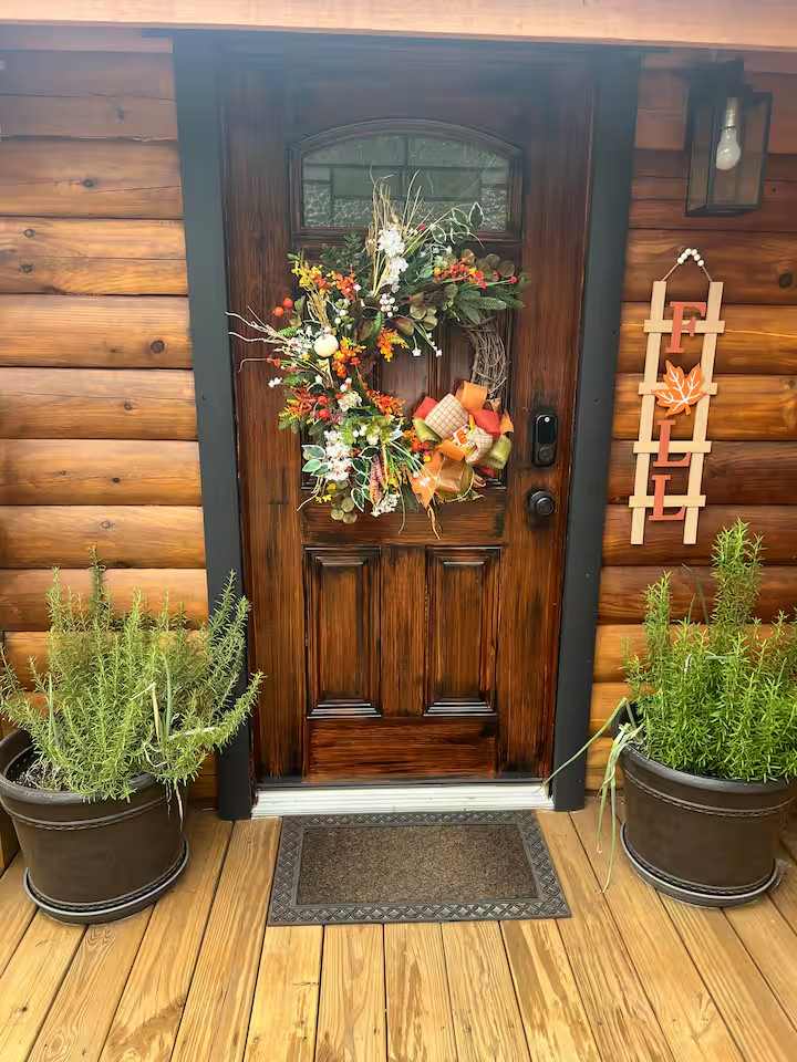 Elegant Log Cabin Creekside