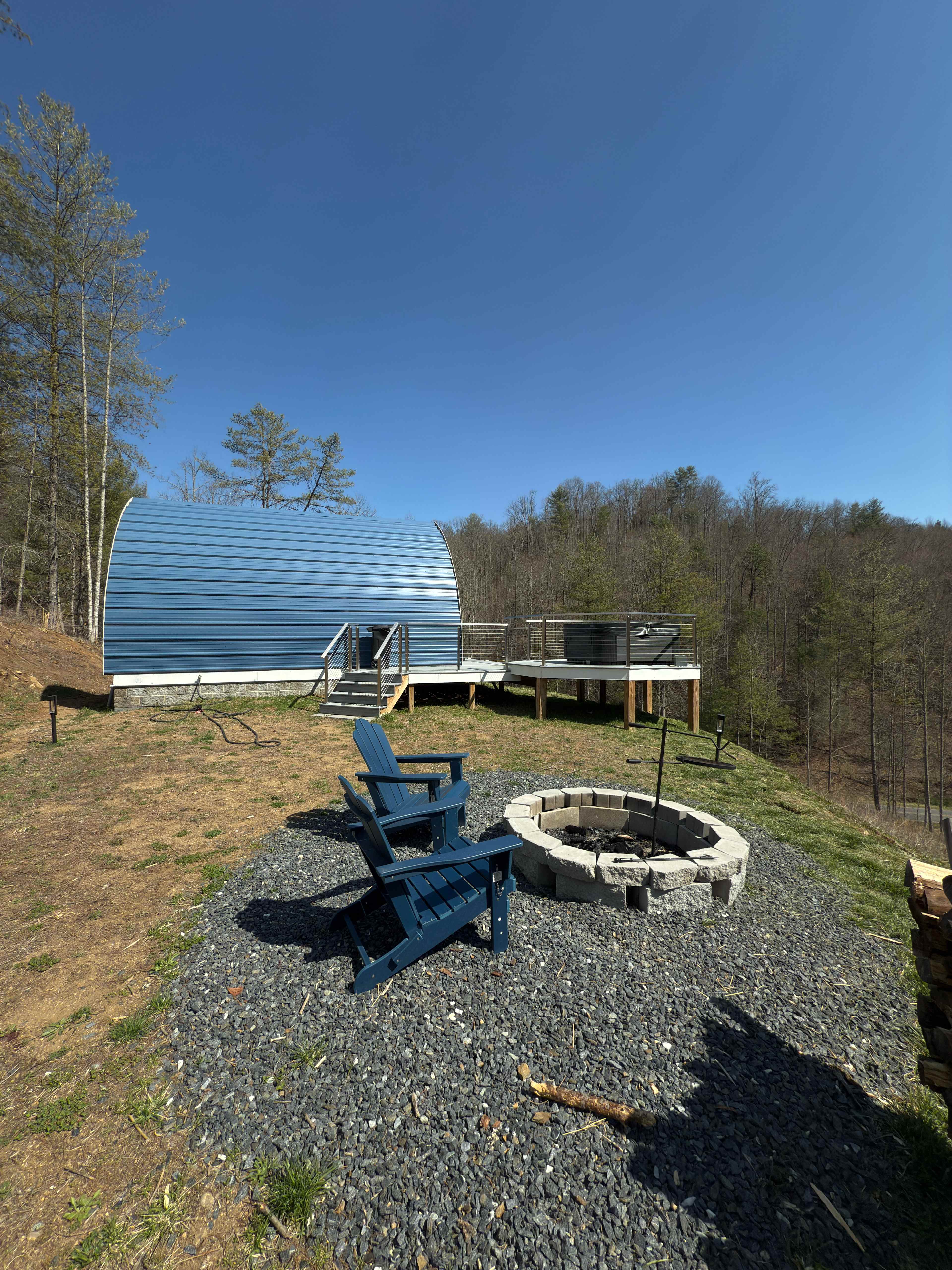 Romantic, hot tub, pet friendly