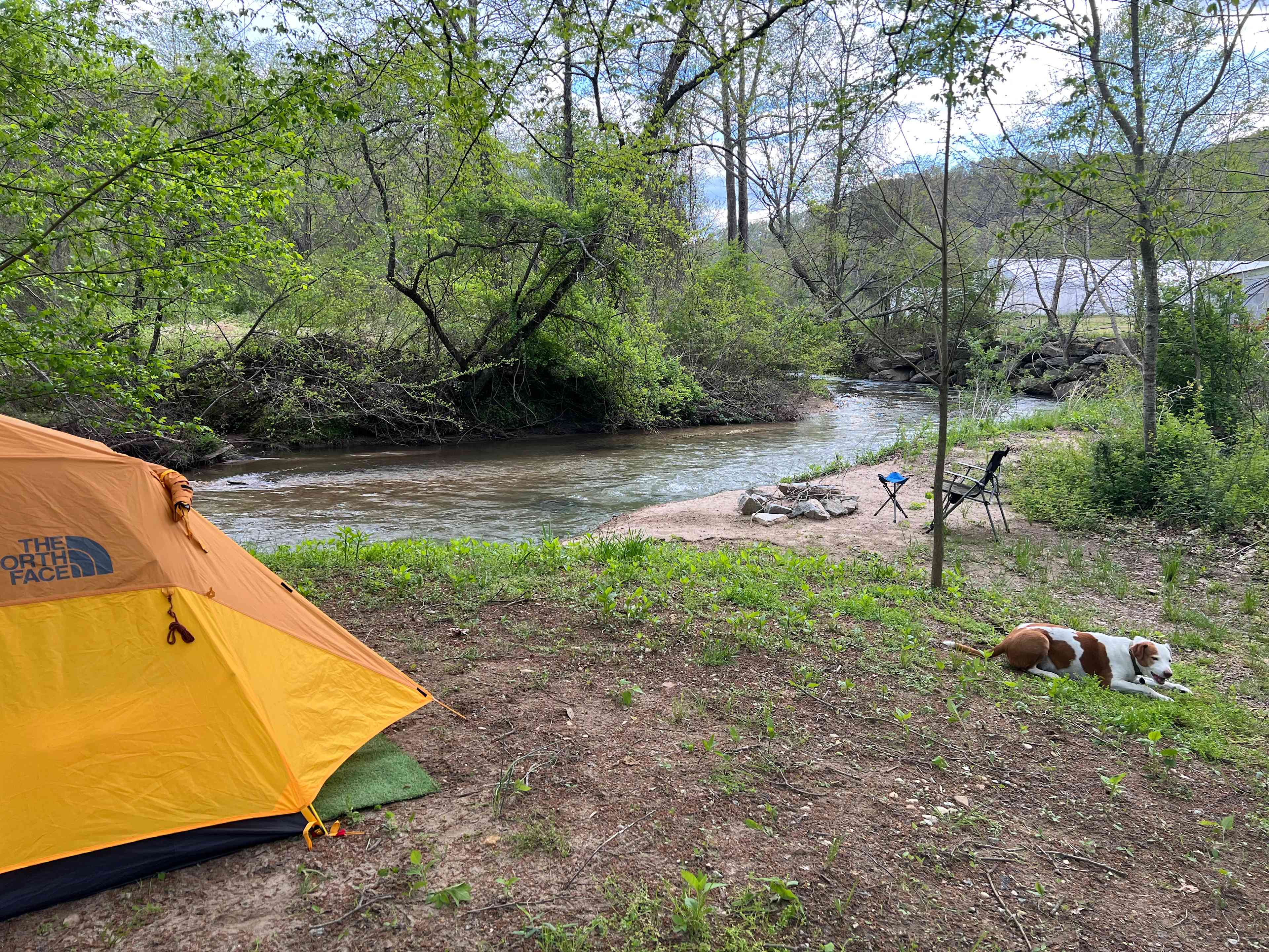 Broken Oak Riverside Getaway