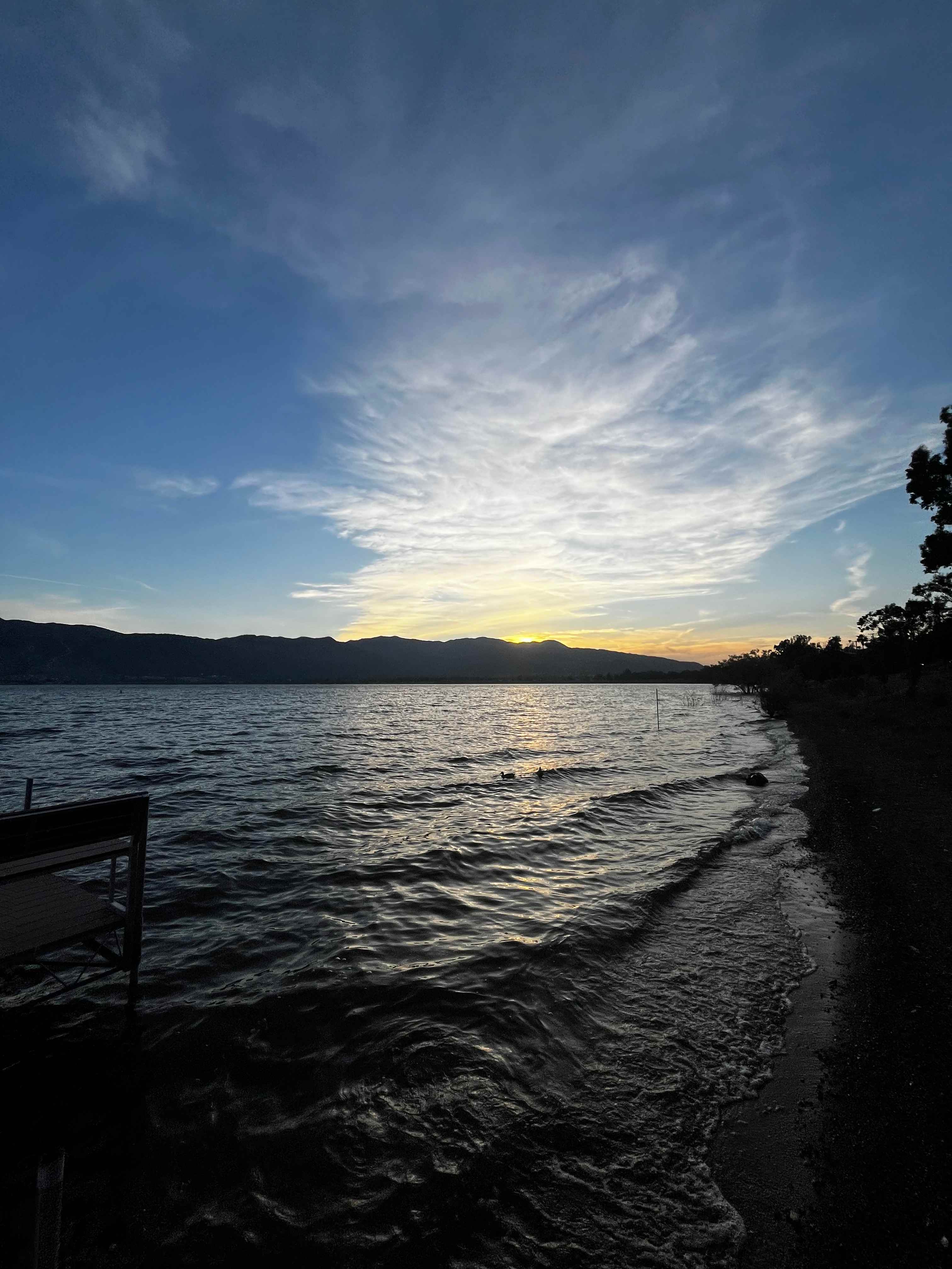 Lakeshore Retreat