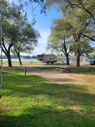 White Oaks on the Lake RV Resort