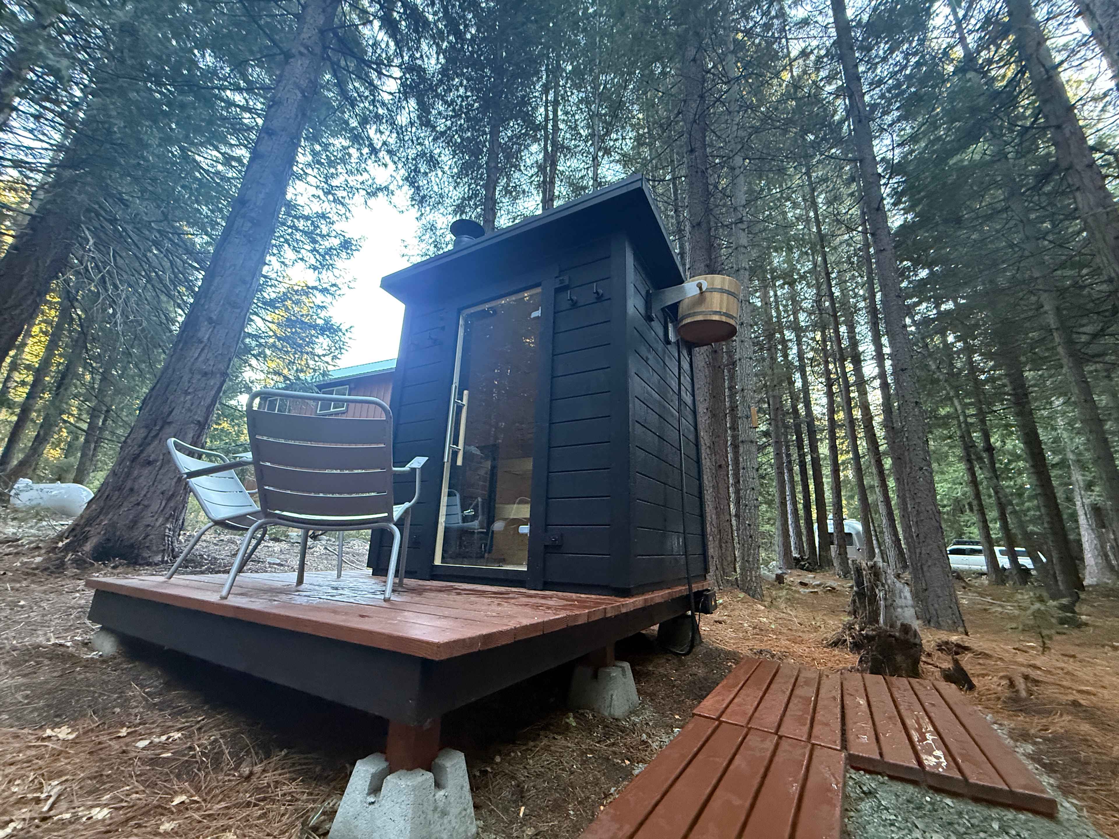 Sauna w/cold plunge shower 