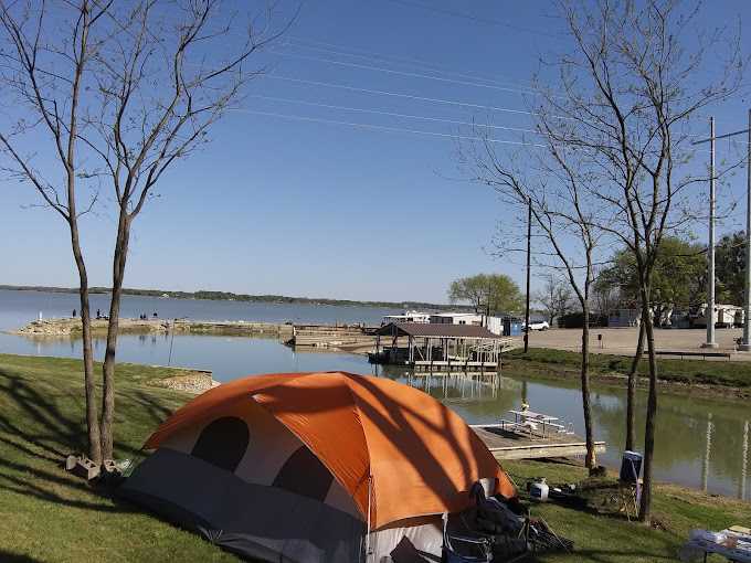 Sunset Cove Marina, RV Park and Grill