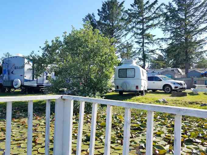 Sunset Lakes Resort