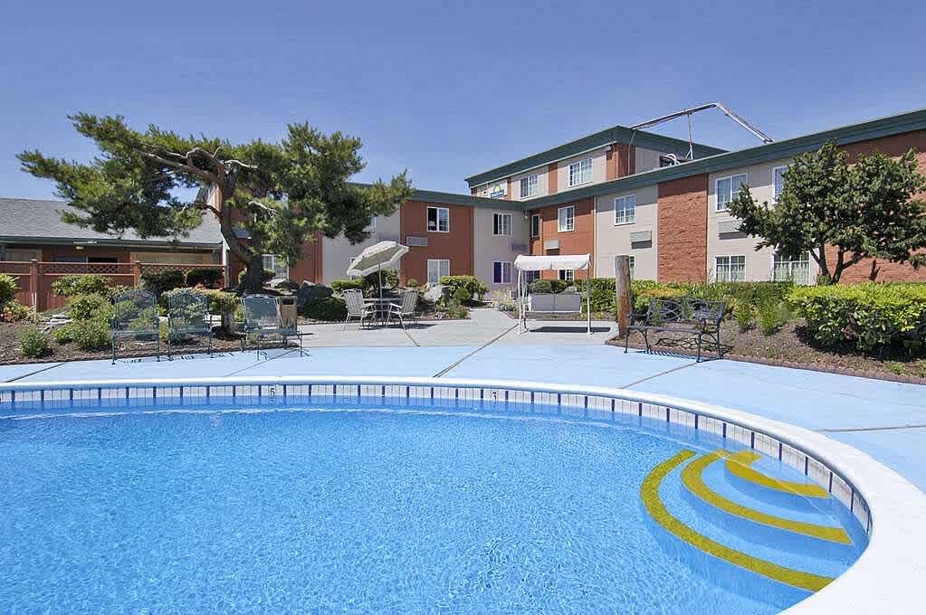 Blake's Skagit Resort & Marina