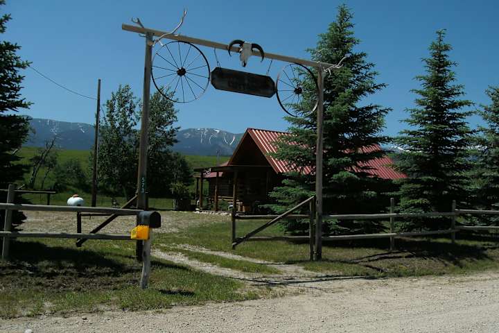 Cozy Log Cabin Near Red Lodge, Enchanted Cabin, Stunning ...