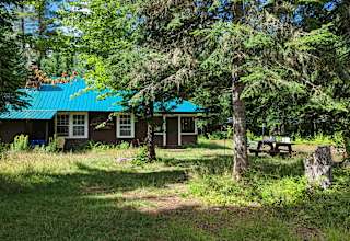 Adirondack Cabin for Unwinding