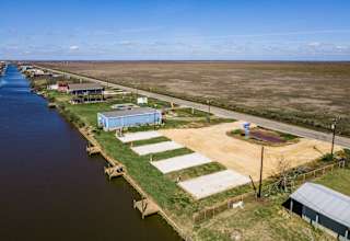 Walter's on the Water Sargent TX