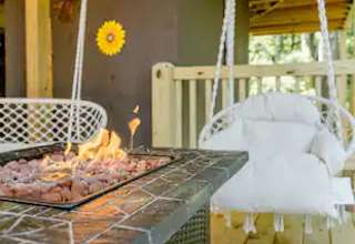 WindSong in the treetops/hot tub,