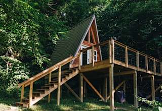 McKee Farm - Treehouses and Camping