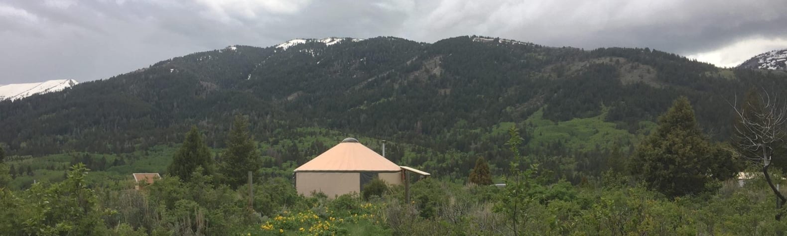Mountain View Glamping Yurt