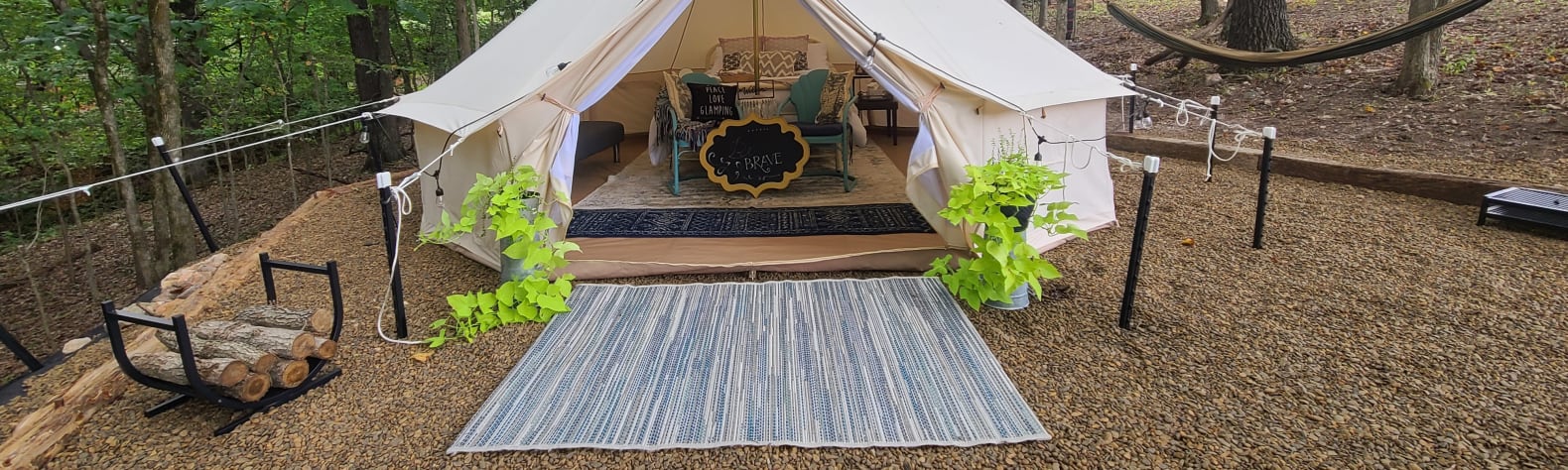 Lola's Lodge - Bell Tent