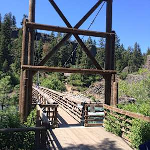 Swinging bridge