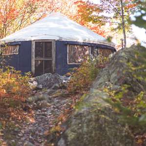 Approach to the wall tent!