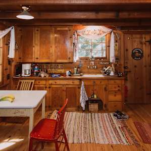 Cabin: Full Kitchen with everything you need (we used the griddle to make sausages, nom!)